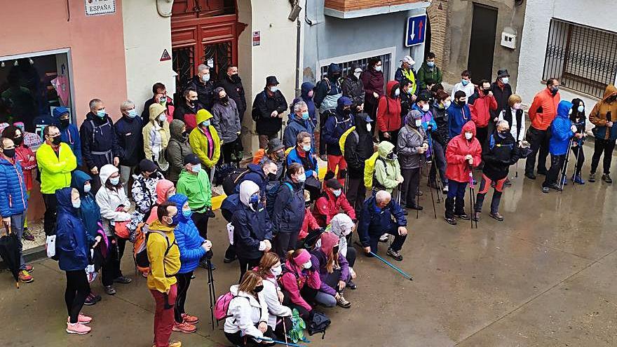Unos 80 valientes desafiaron al mal tiempo y salieron a andar. | SERVICIO ESPECIAL