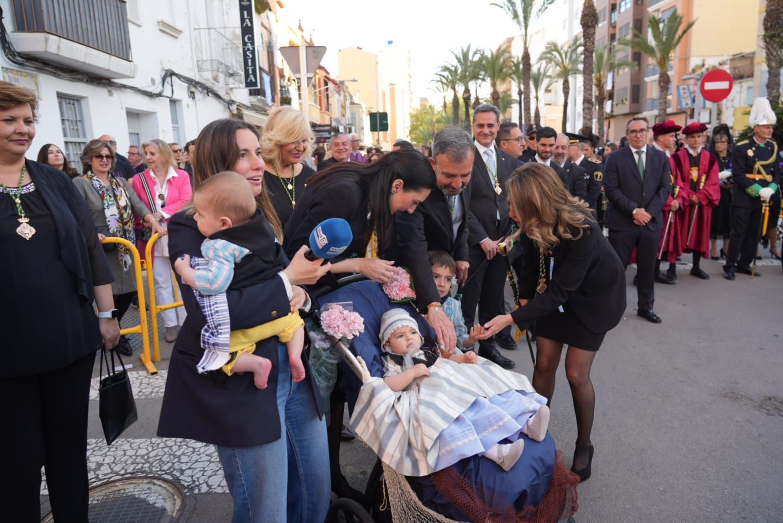 Galería de imágenes: La Virgen del Lledó llega a la plaza de la Virgen del Carmen en el Gau