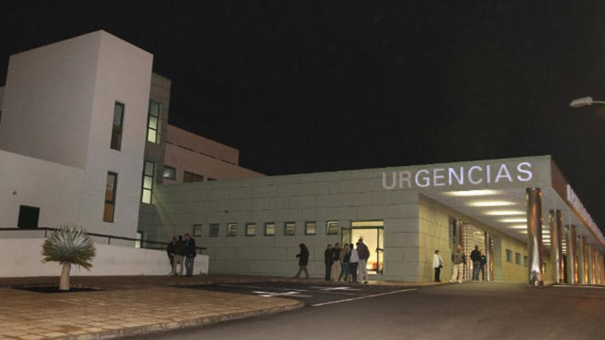 Entrada al hospital Dr. Molina Orosa.