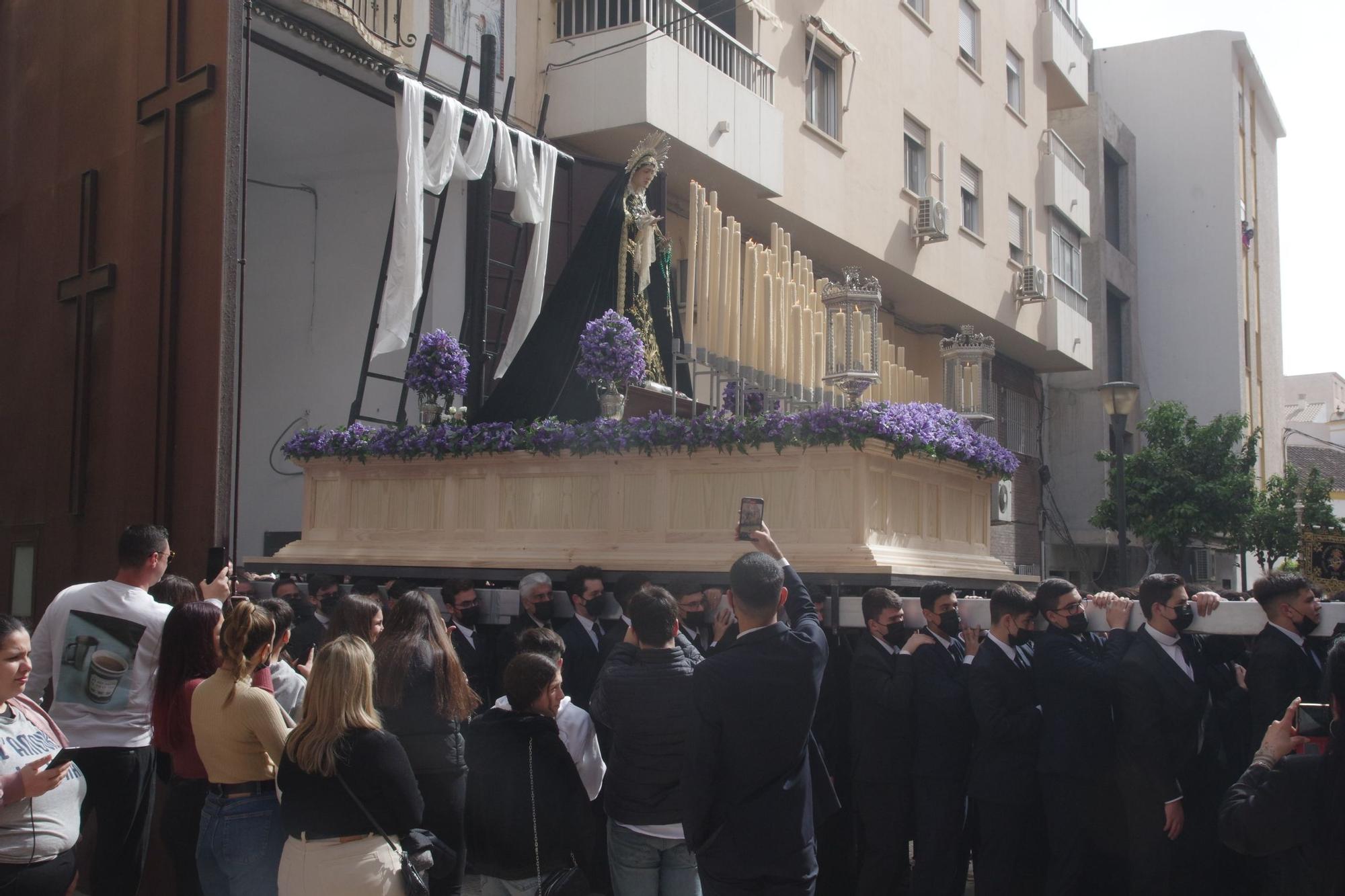 Salida de la Virgen del Sol en el barrio de la Victoria