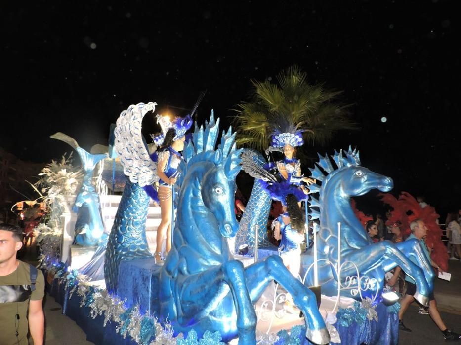 La bahía de Águilas se transforma en un gran teatro en su Carnaval de verano