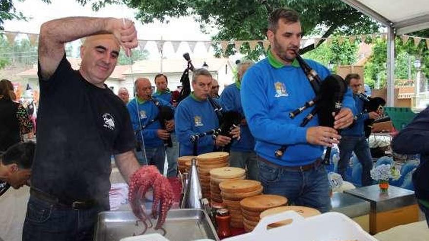 A Lama vive el mercado artesanal