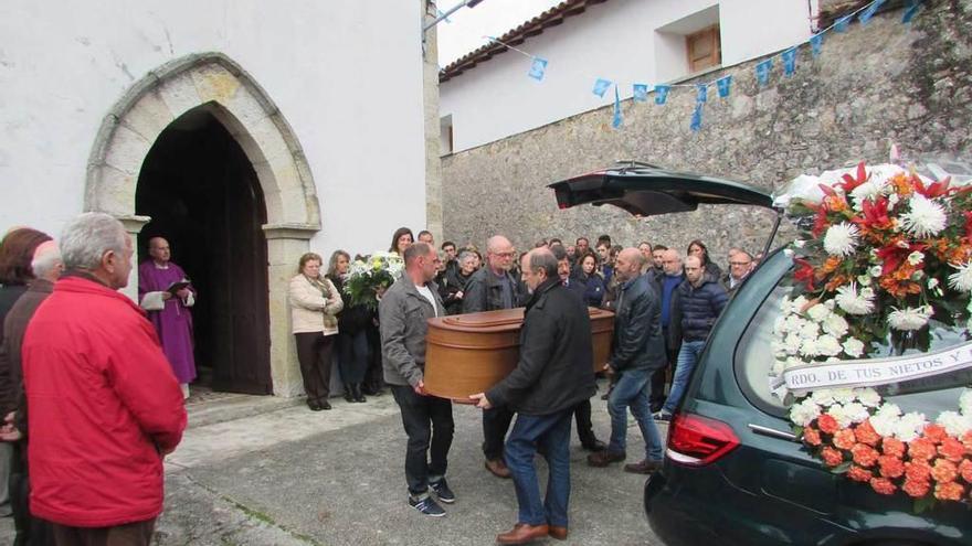 Llanes despide en San Roque al empresario León García Fervienza