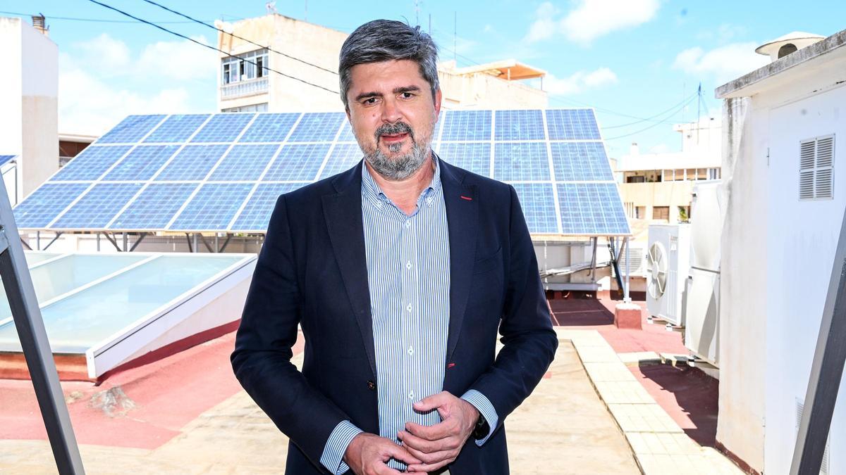 La causa del apagón según Joaquín Mas, Director General de Enercoop fue "un desacompasamiento entre la generación y la demanda de energía y un posterior efecto dominó"