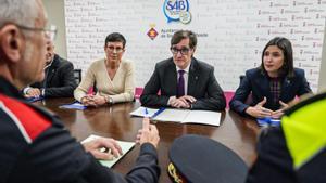 El president de la Generalitat, Salvador Illa, entre la alcaldesa de Sant Adrià, Filo Cañete, y la consellera de Interior, Núria Parlon.