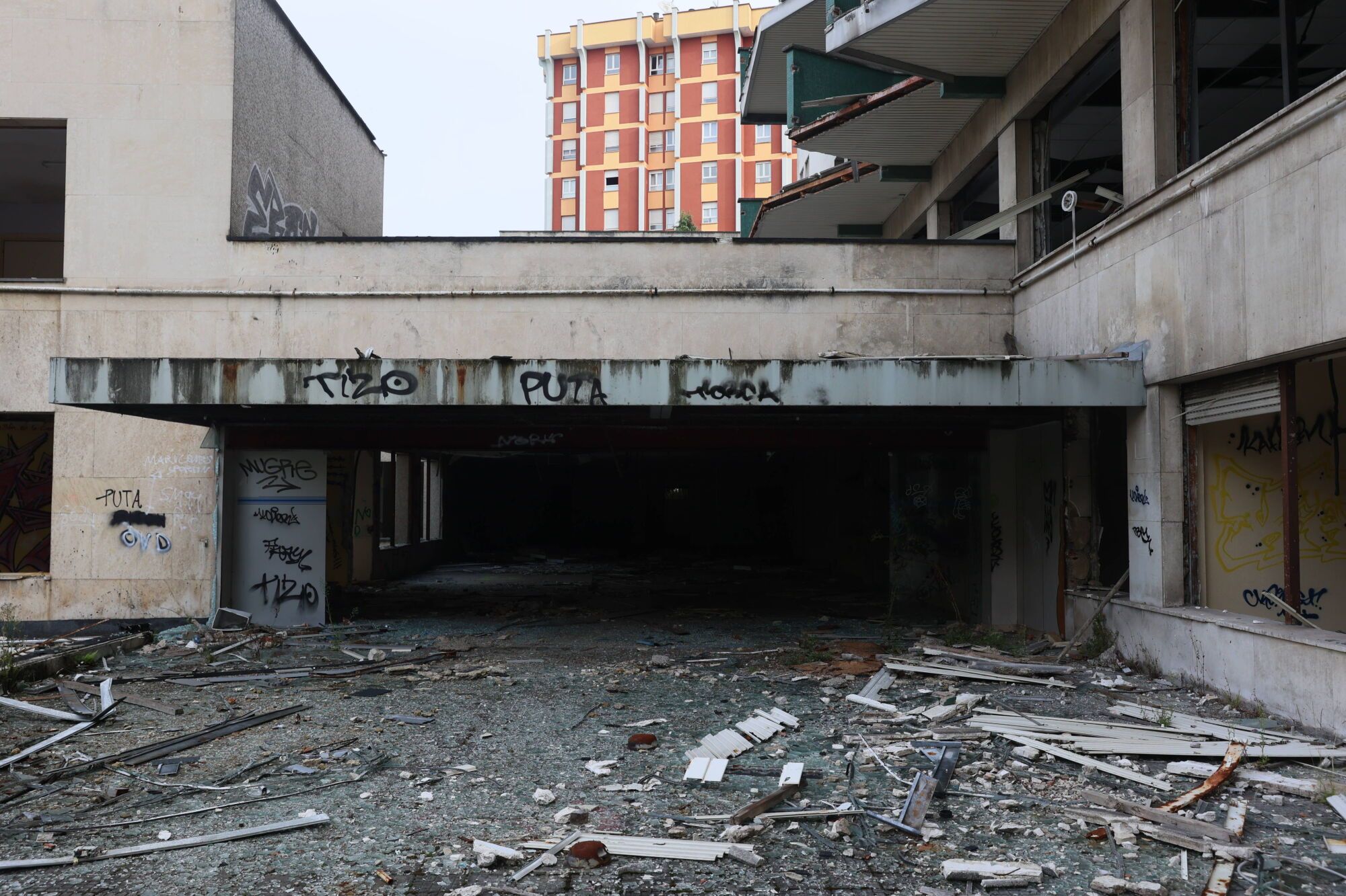 Viejo HUCA. Recorrido por cómo está el viejo hospital.