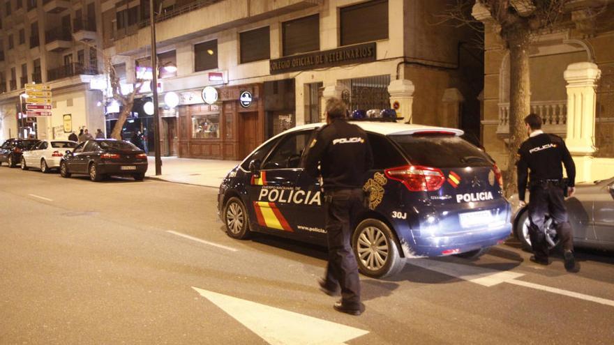 Policías nacionales patrullan la ciudad