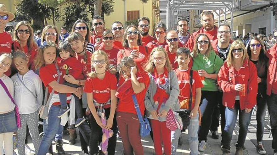 Amics del Macarró, una colla fiel a la semana grande y a la tradición