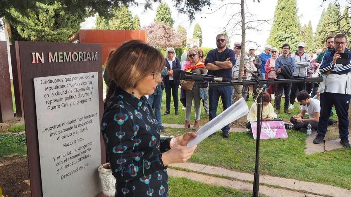 María Jesús Criado Baños, presidenta de Amececa durante el homenaje a los represaliados del franquismo