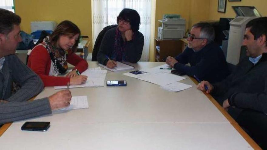 Técnicos y trabajadores municipales abordaron ayer la cita infantil.