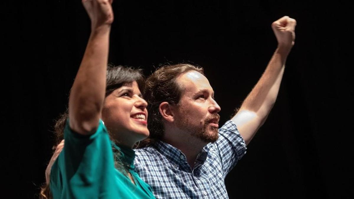 Teresa Rodríguez y Pablo Iglesias en un mítin en Sevilla.