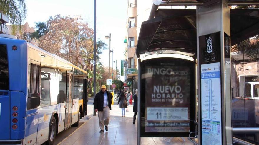 Una parada del Torrentbus, servicio propio del municipio.