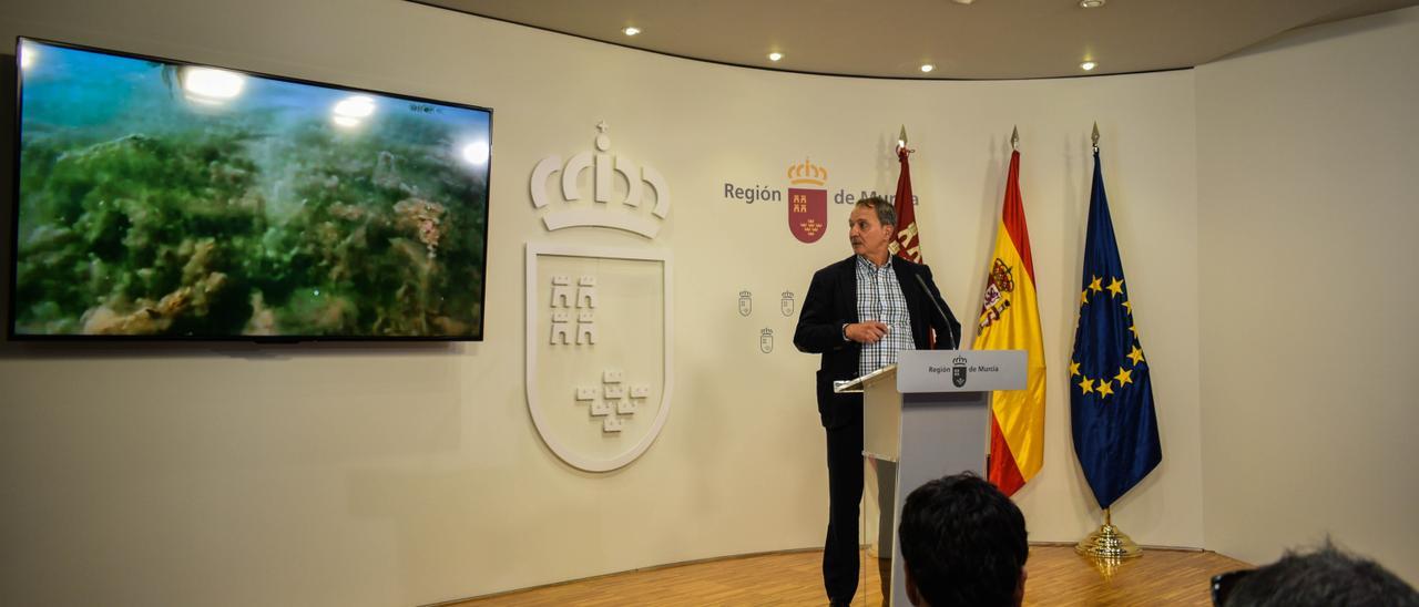 Emilio María Dolores, durante la rueda de prensa de hoy en el Palacio de San Esteban.