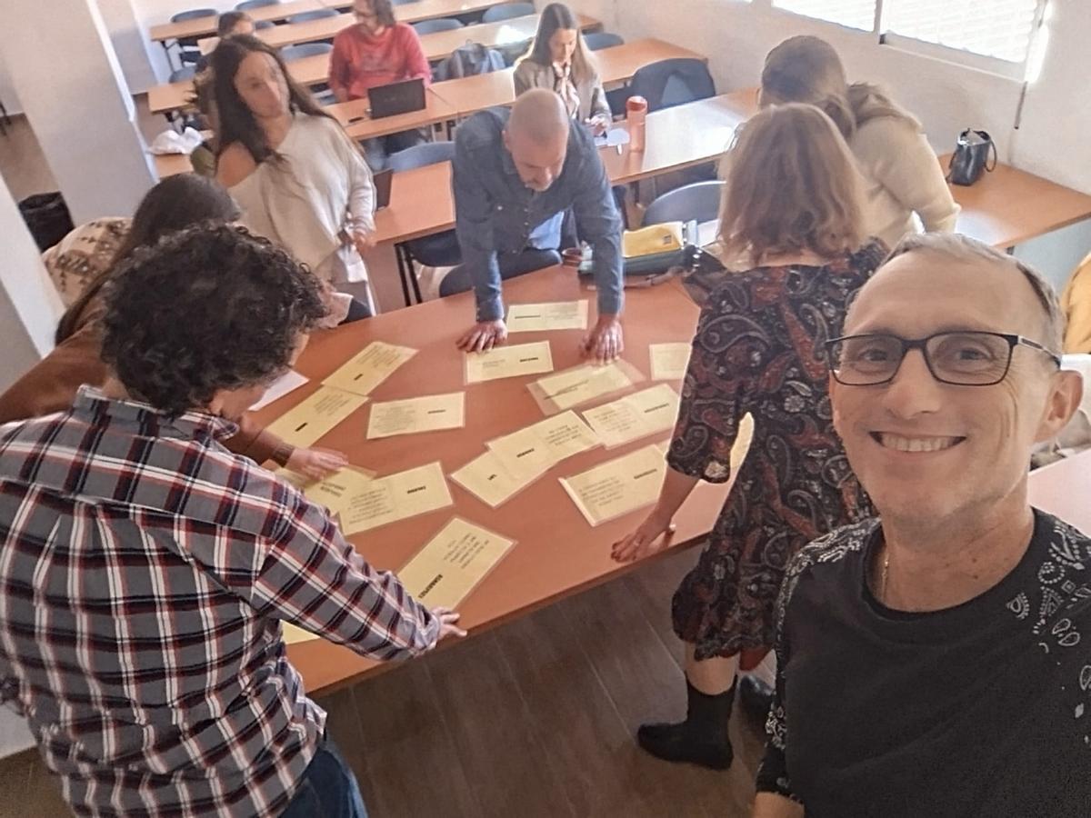 Jornada formativa sobre convivencia escolar dirigida por el docente malagueño Antonio María Hernández.
