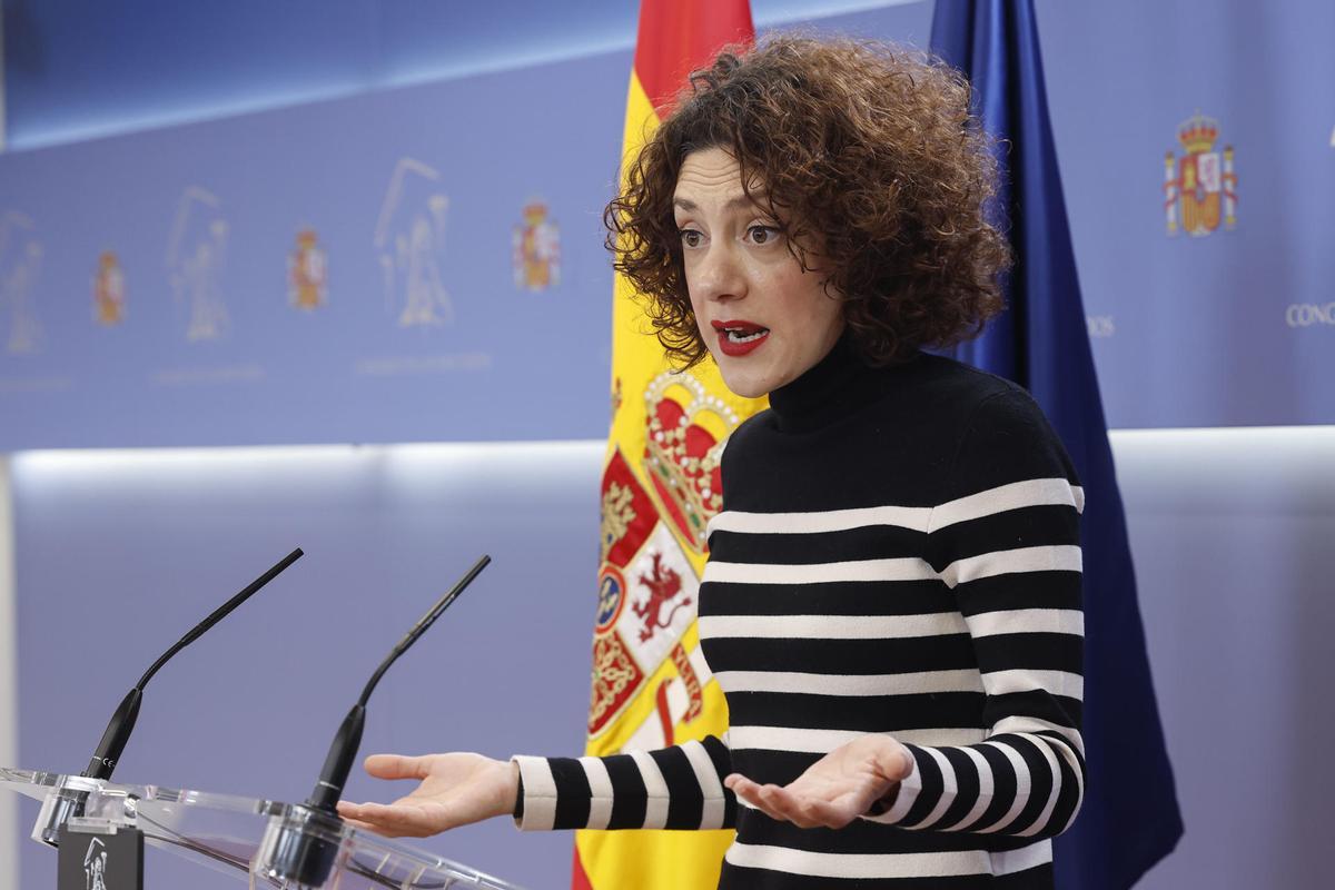 La portavoz de los comuns, Aina Vidal, en la rueda de prensa en el Congreso.