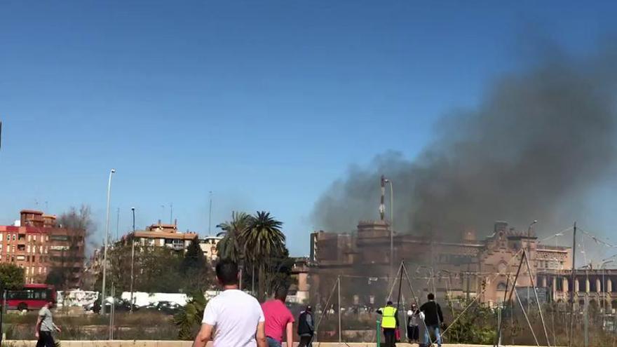 La mascletà de la falla Barri Llamosí termina en incendio