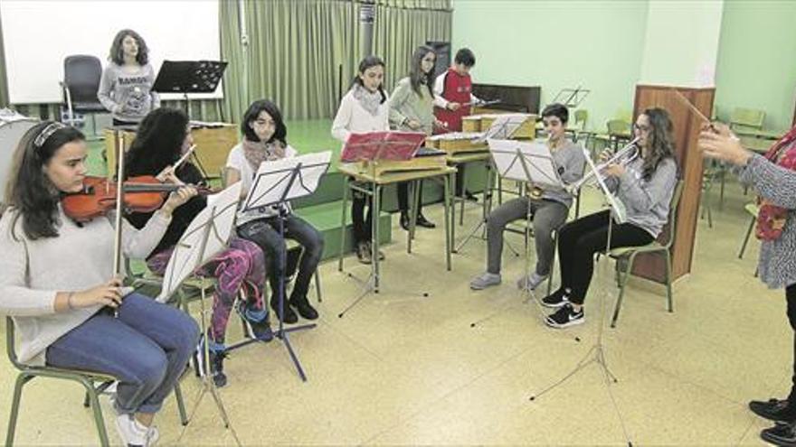 La amistad de una orquesta de música en Cáceres