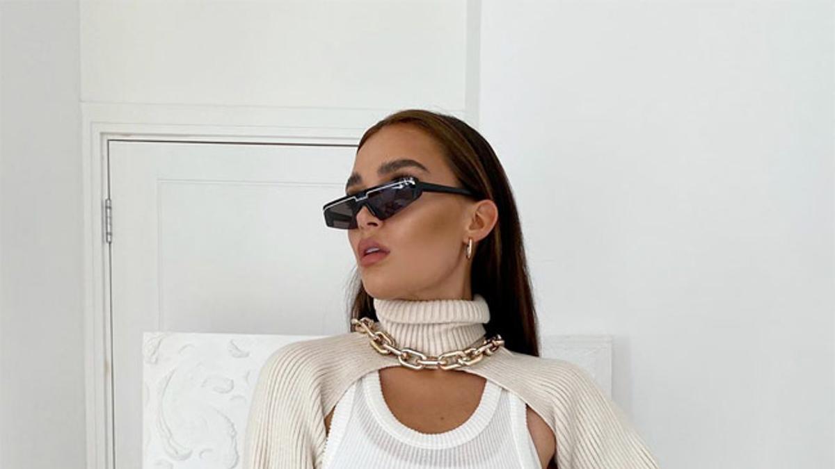 El look deportivo de la 'influencer' Alicia Roddy con las mangas de cuello alto de Zara