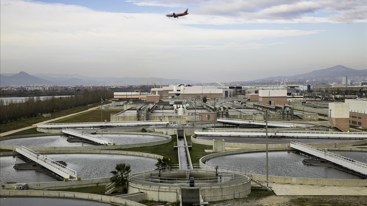 El Govern avisa: «És possible que diversos municipis apugin el preu de l’aigua» El Govern avisa: «És possible que diversos municipis apugin el preu de l’aigua»