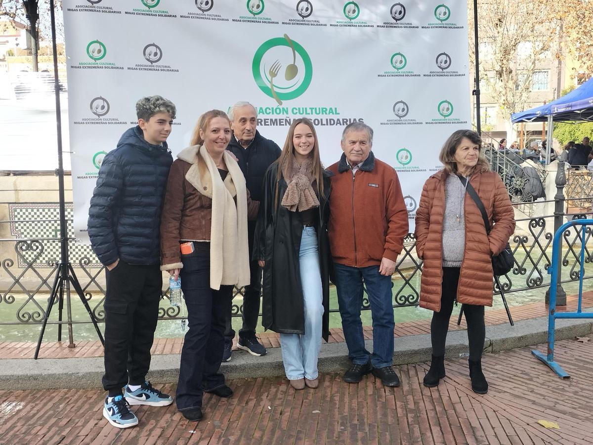 El Paseo de San Francisco de Badajoz acoge la XIII edición de las Migas Solidarias.
