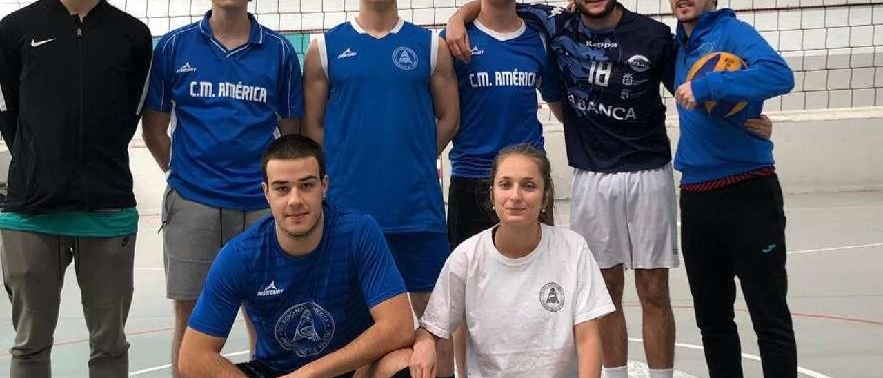 El equipo del Colegio Mayor América A de la Liga de voleibol.