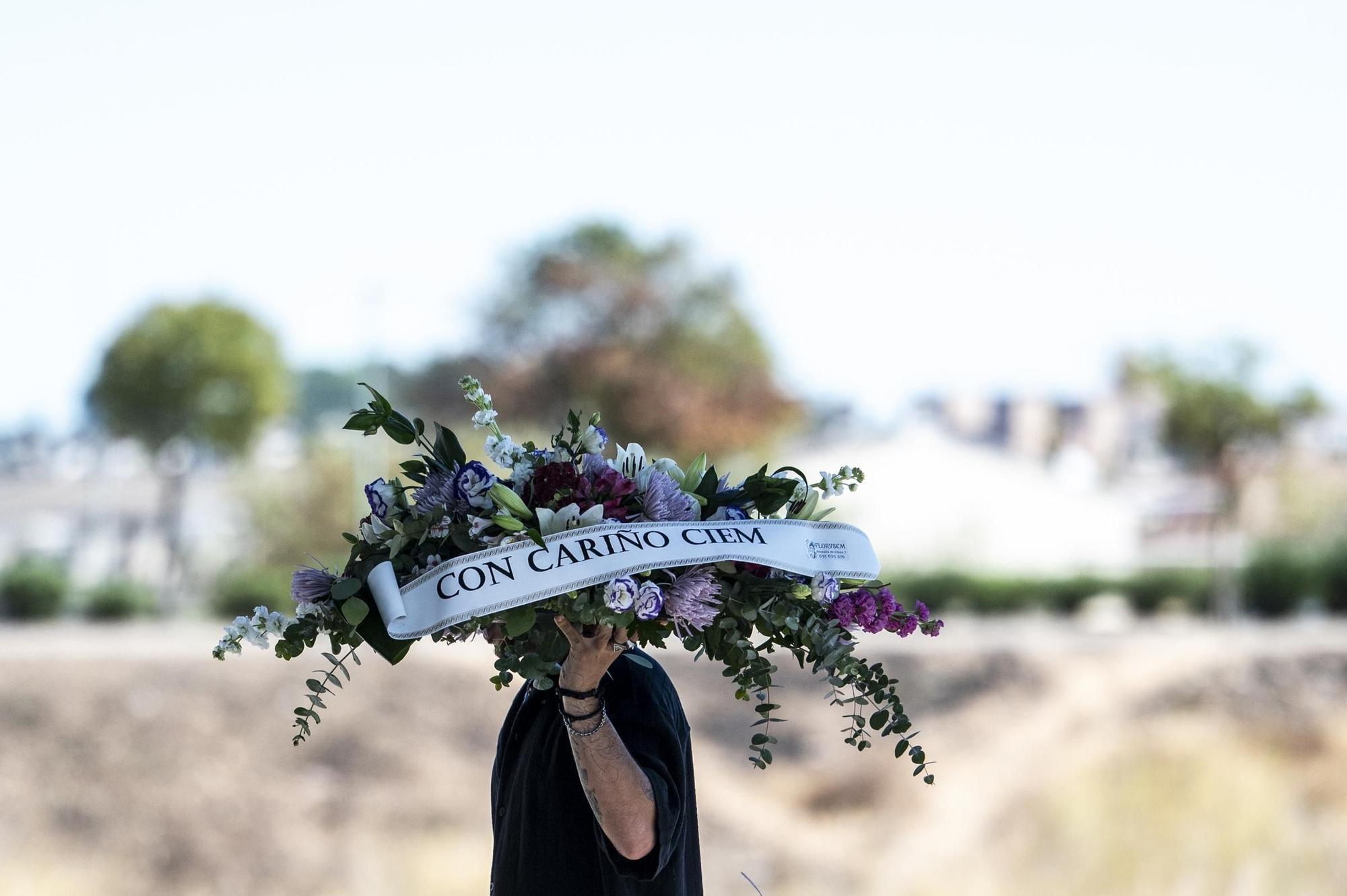 Fotogalería | Compañeros y allegados despiden a Fernández Vara