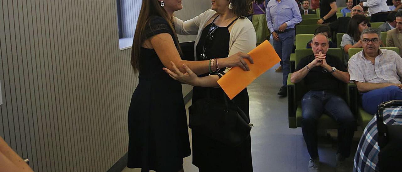 Las conselleras Mireia Mollà y Rosa Pérez, en junio de 2019. | EDUARDO RIPOLL