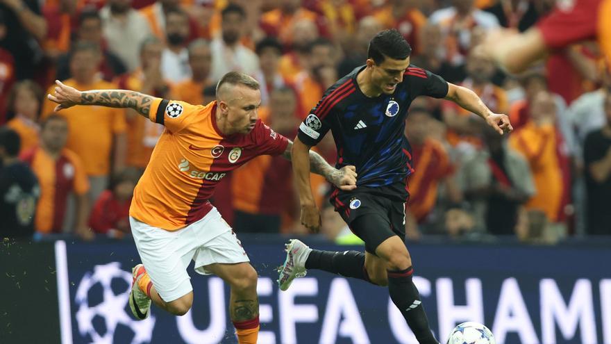 Resumen, goles y highlights del Galatasaray 2-2 Copenhague de la Jornada 1 de la Fase de Grupos de la Champions League
