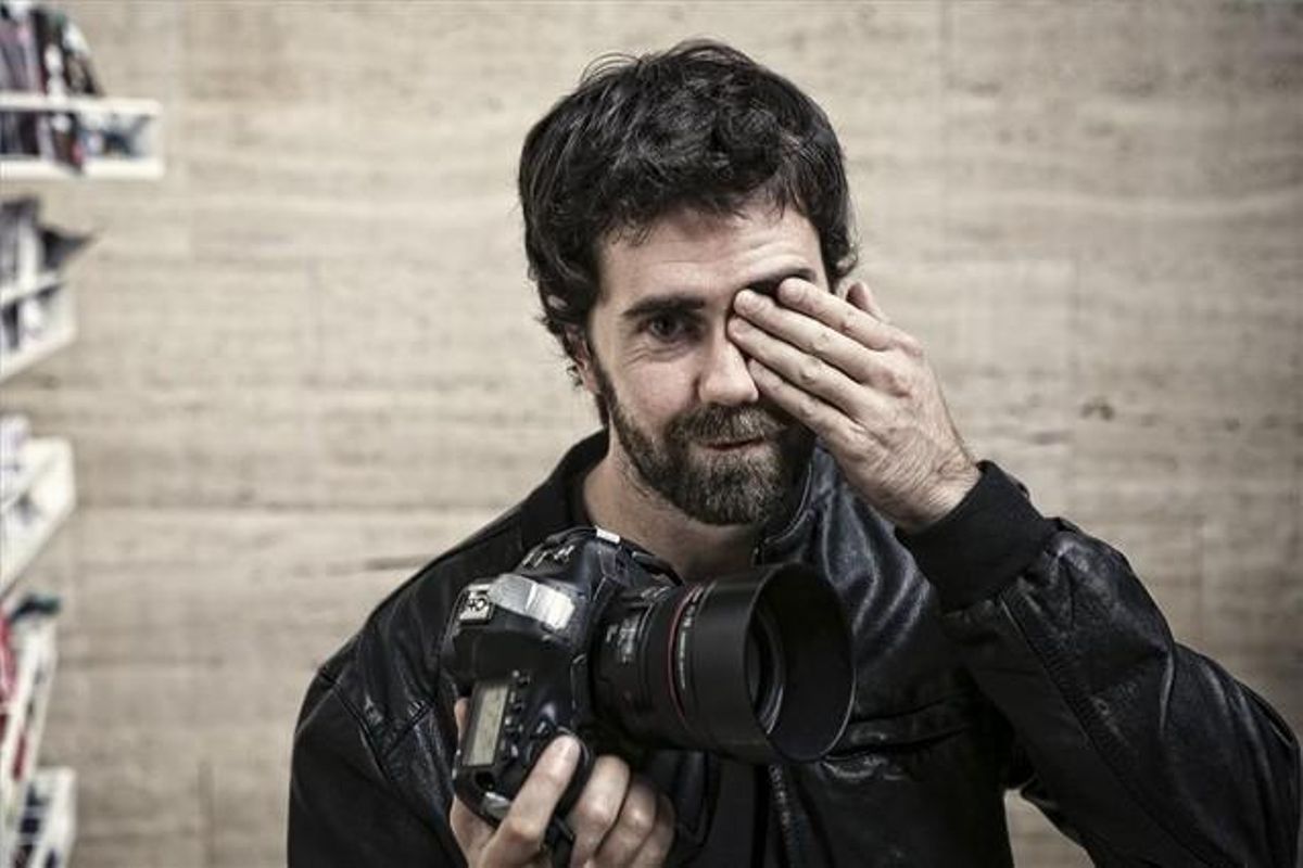 Daniel Ochoa de Olza, autor del retrat al torero Juan José Padilla, guanyador del segon premi de ’Retrats en l’entorn’.