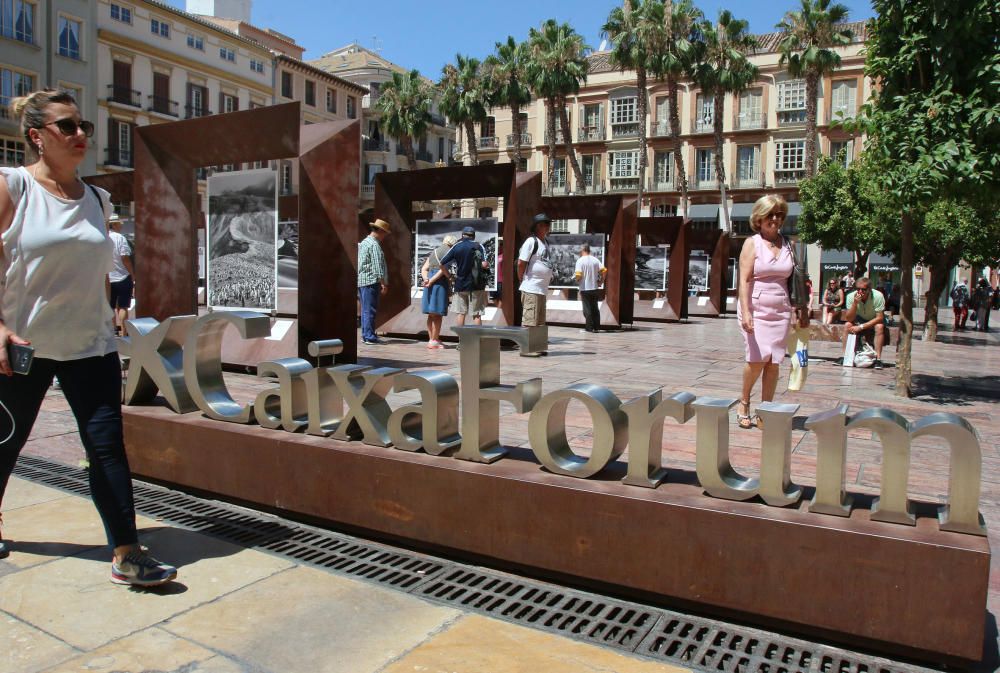 Exposición 'Sebastião Salgado. Génesis' en la plaza de la Constitución