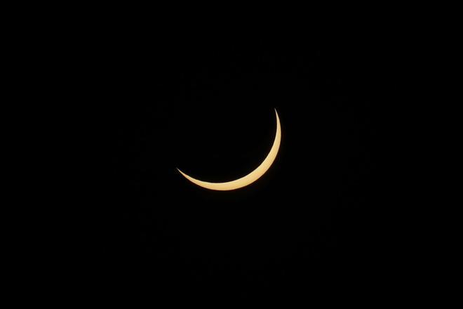 El eclipse solar deja imágenes únicas desde el enclave arqueológico de Ategua en Córdoba