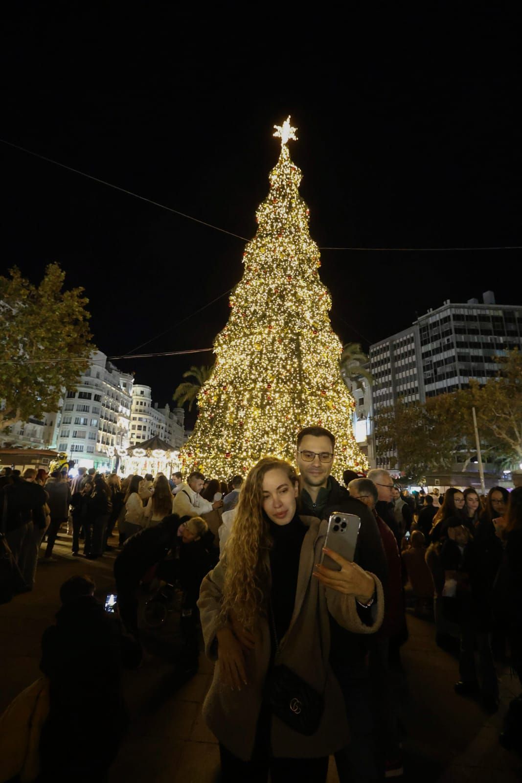 El centro de València, a reventar de gente por la decoración de Navidad