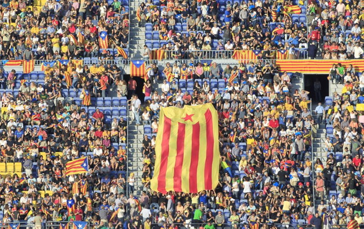 Una estelada al Camp Nou durant el Concert per la Llibertat.