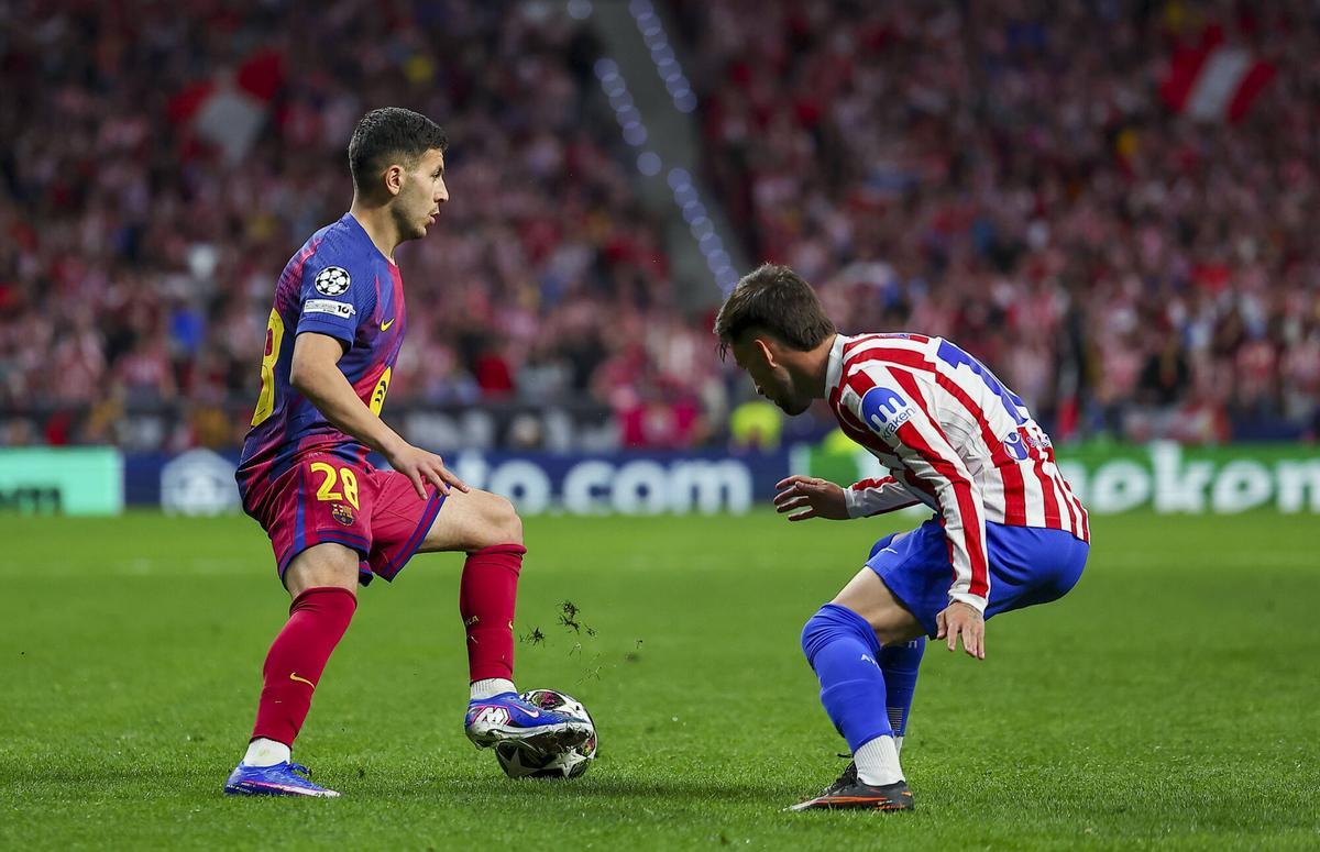 Roony Bardghji tuvo unos minutos en la recta final frente al Atlético de Madrid en la Champions League