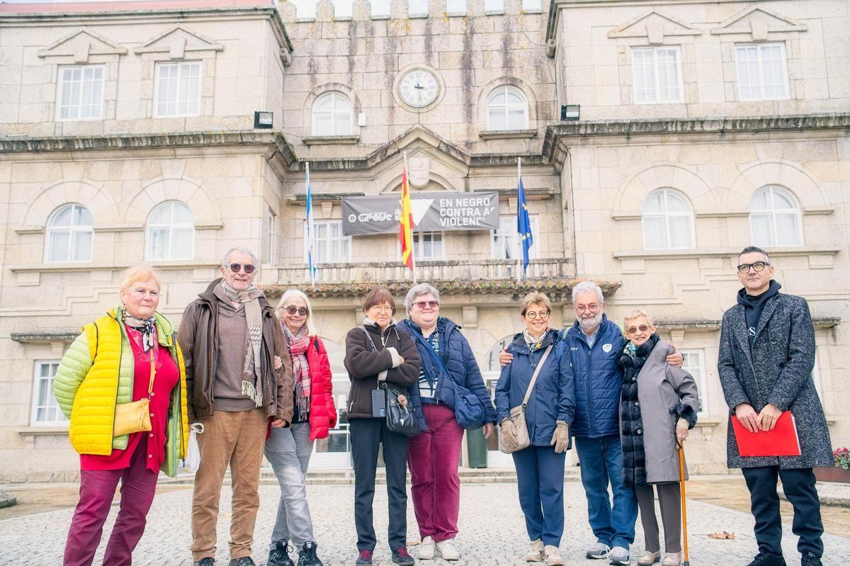 Participantes en el Congreso Europeo de Cofradías Enogastronómicas durante las visitas turísticas organizadas a lugares como O Grove, Pontevedra, Combarro, Santiago y Lalín. Participantes en el Congreso Europeo de Cofradías Enogastronómicas durante las visitas turísticas organizadas a lugares como O Grove, Pontevedra, Combarro, Santiago y Lalín.