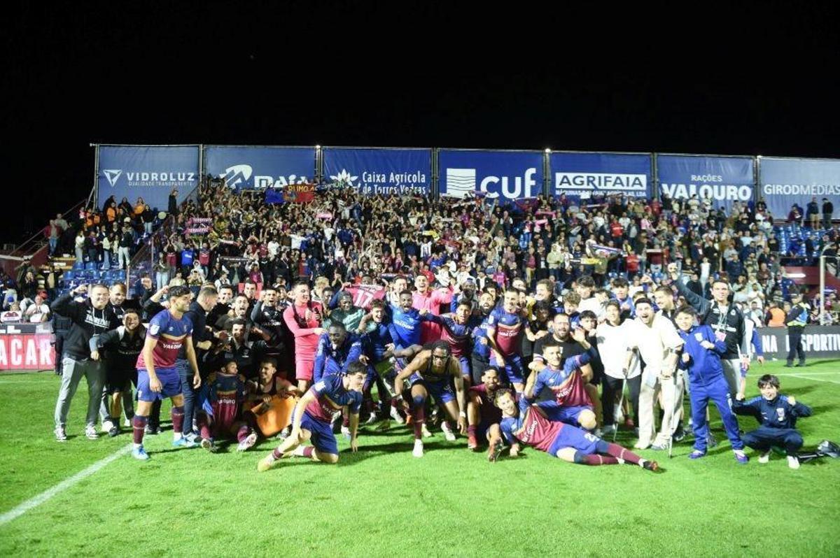 La foto de la celebración del Torreense
