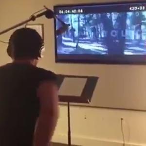 Vídeo de Hugh Jackman doblándose en su papel de James Logan en una escena de la última película de la saga ’X-Men’. 