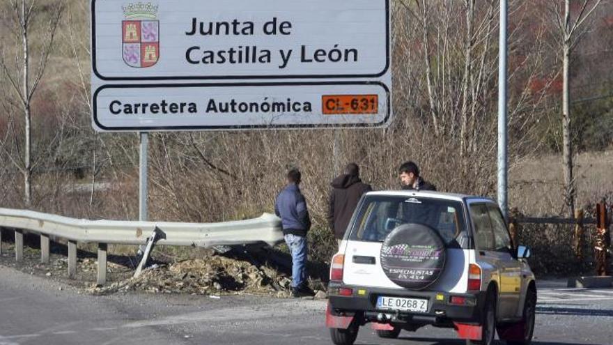 Un piloto y su novia mueren al salirse de la vía su coche en León