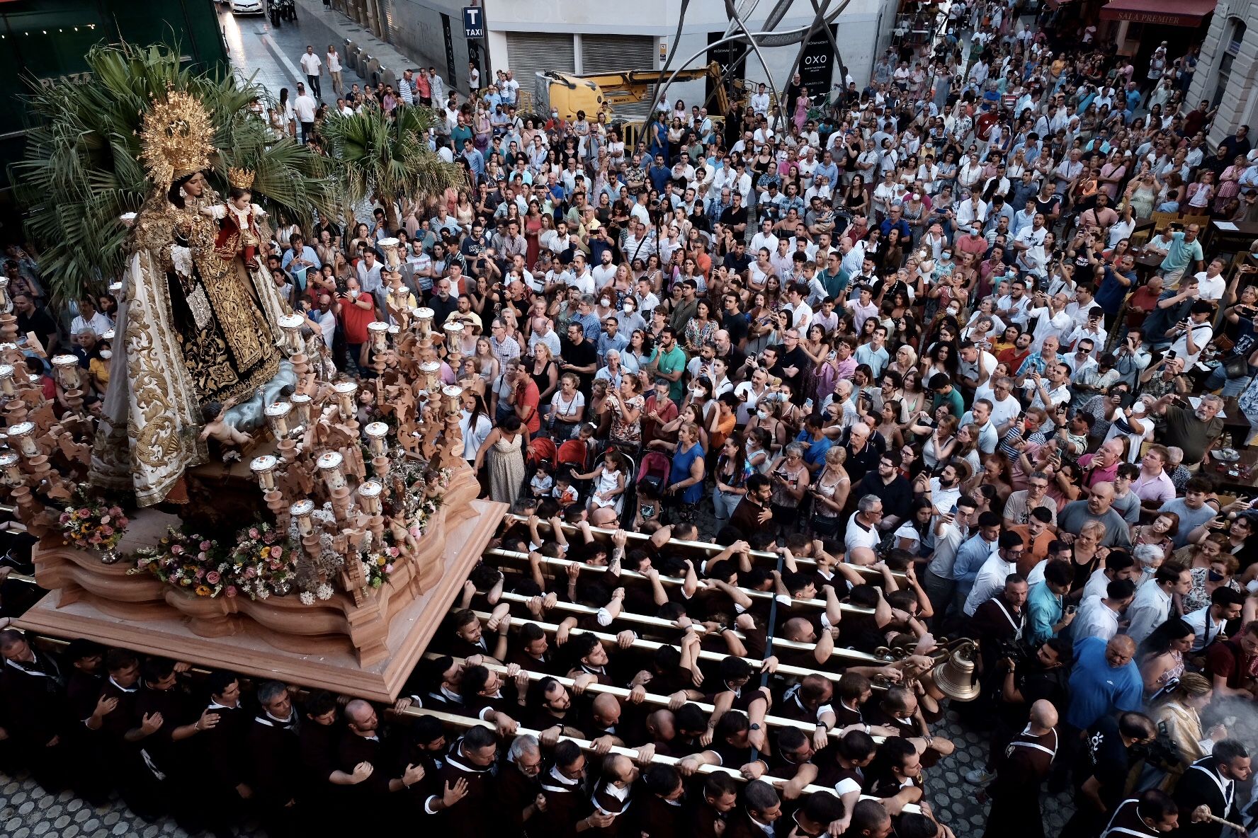 Procesión triunfal de regreso de la Virgen del Carmen de El Perchel.