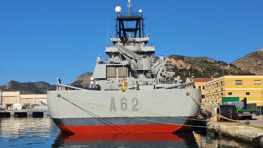 El buque multipropósito atracado en un muelle del arsenal de Cartagena este jueves. | L.O