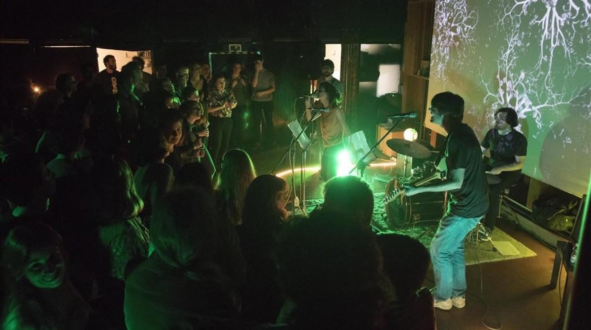 zentauroepp37960627 barcelona 06 04 2017 actuaci n de el p sol fer stec en el pu170416143820