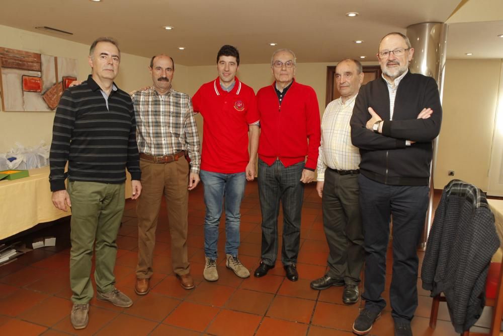 Comida aniversario y homenaje a Chechu Rubiera de la Unión Ciclista Gijonesa en el restaurante Savannah