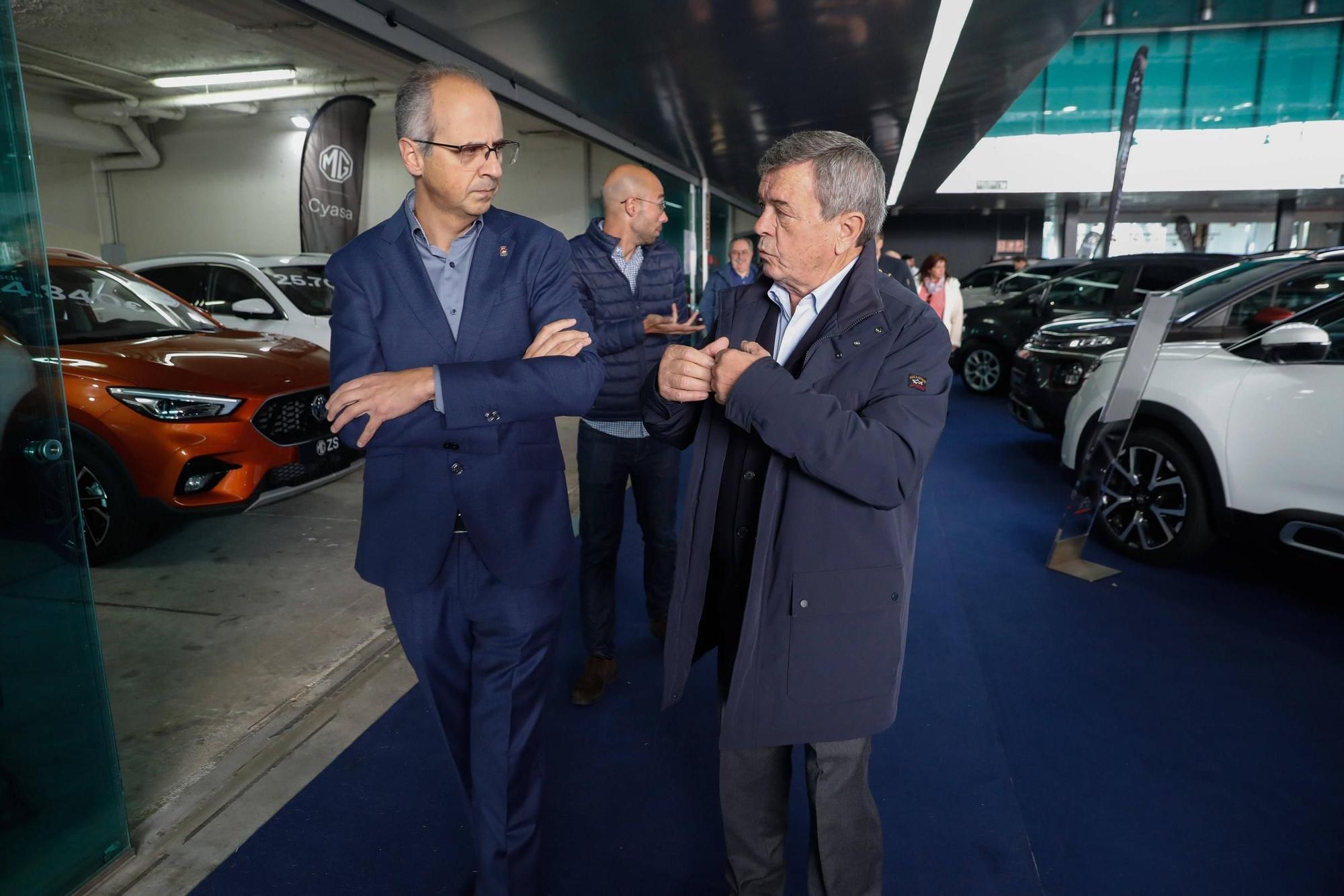 Colas y ventas exprés en el salón del automóvil de Avilés