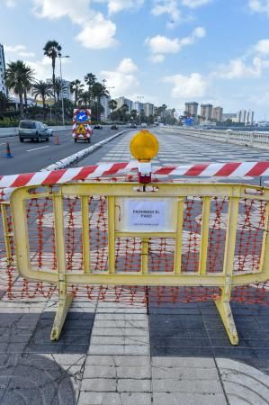 Carril derecho de la GC-1 y paseo marítimo cerrados