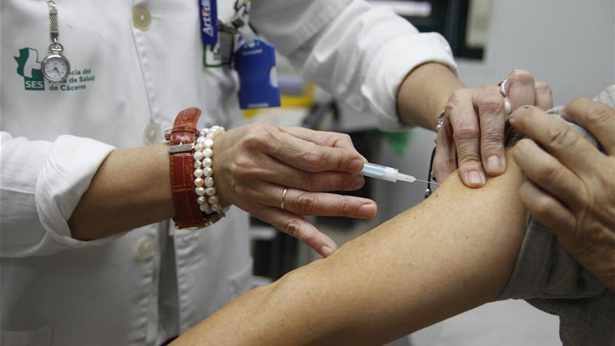 El SES adquiere 214.750 dosis para la campaña de vacunación contra la gripe que empieza el lunes