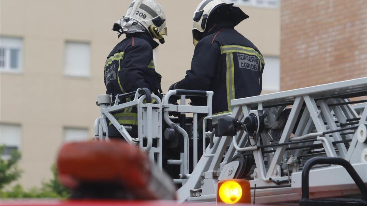 Los bomberos rescatan a una mujer encerrada en su balcón en Ciudad Jardín