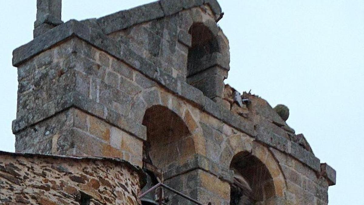 Un llamp destrueix l’espadanya d’una església de Zamora declarada bé d’interès cultural