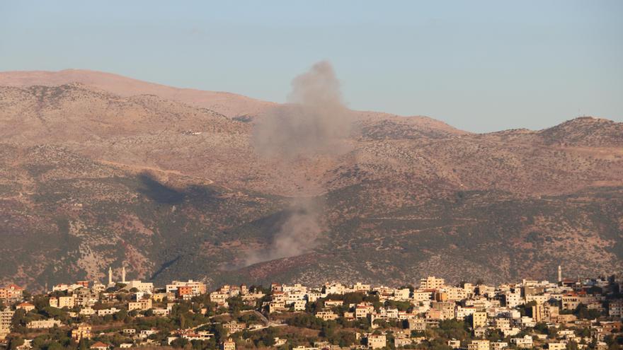 Columna de humo en Líbano tras el impacto de un misil israelí.