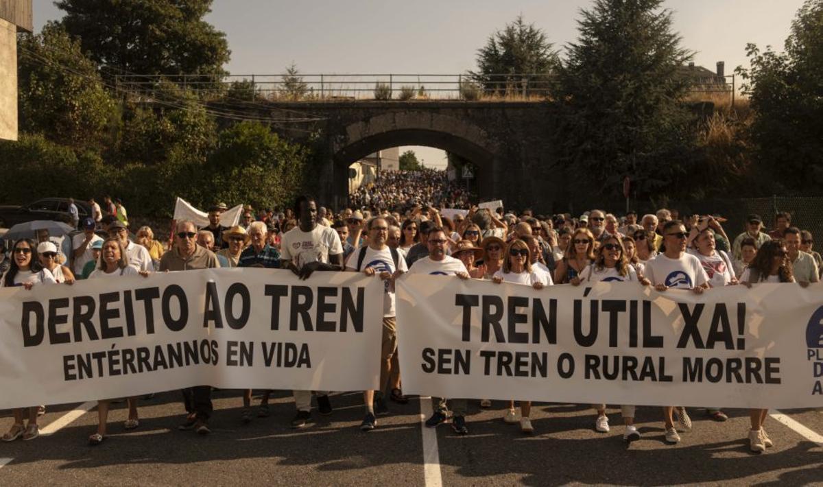 La protesta del verano pidió no olvidar la vertebración territorial. | BRAIS LORENZO
