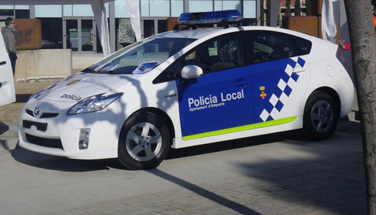 Una patrulla de la Policía Local de Amposta.
